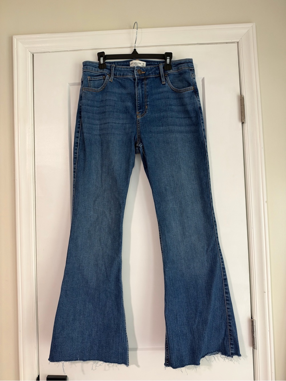 Women's Abercrombie and Fitch Ultra High Rise Flare Jeans Size 29/8R